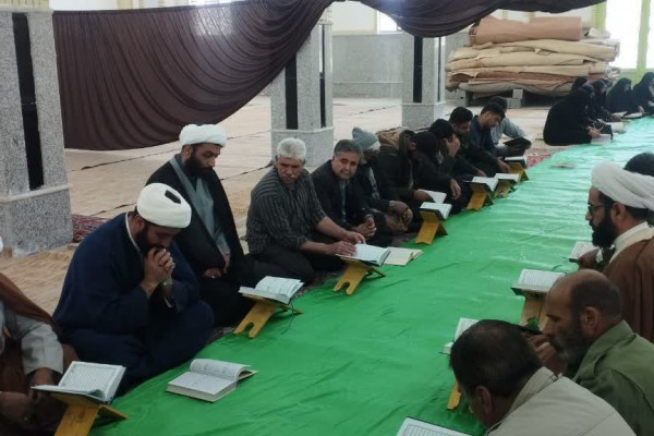 محفل انس با قرآن کریم در حاجیآباد برپا شد