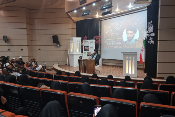 دشمنان برای تحریف واقعیتها تلاش میکنند