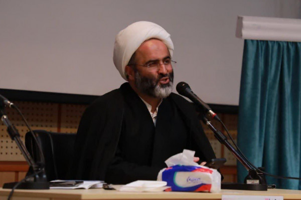 امروز رسانه کانونیترین عامل شکل گیری سبک زندگی فرزندان است