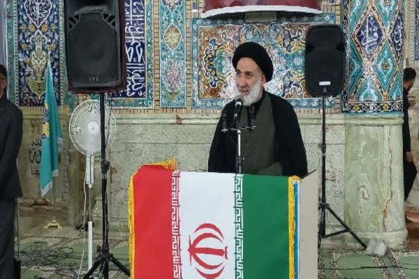 ملت ایران درس استقامت و حقطلبی را از سیدالشهدا (ع) آموخت