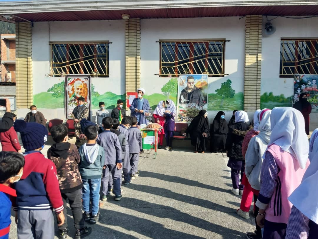 رفاقت جالب امام محله با جوانان / از کلاس قرآن تا مسابقات والیبال رفاقت جالب امام محله با جوانان / از کلاس قرآن تا مسابقات والیبال