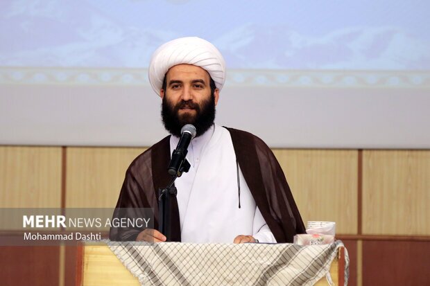 اسلام پایه گذار آزادی اجتماعی زنان است اسلام پایه گذار آزادی اجتماعی زنان است