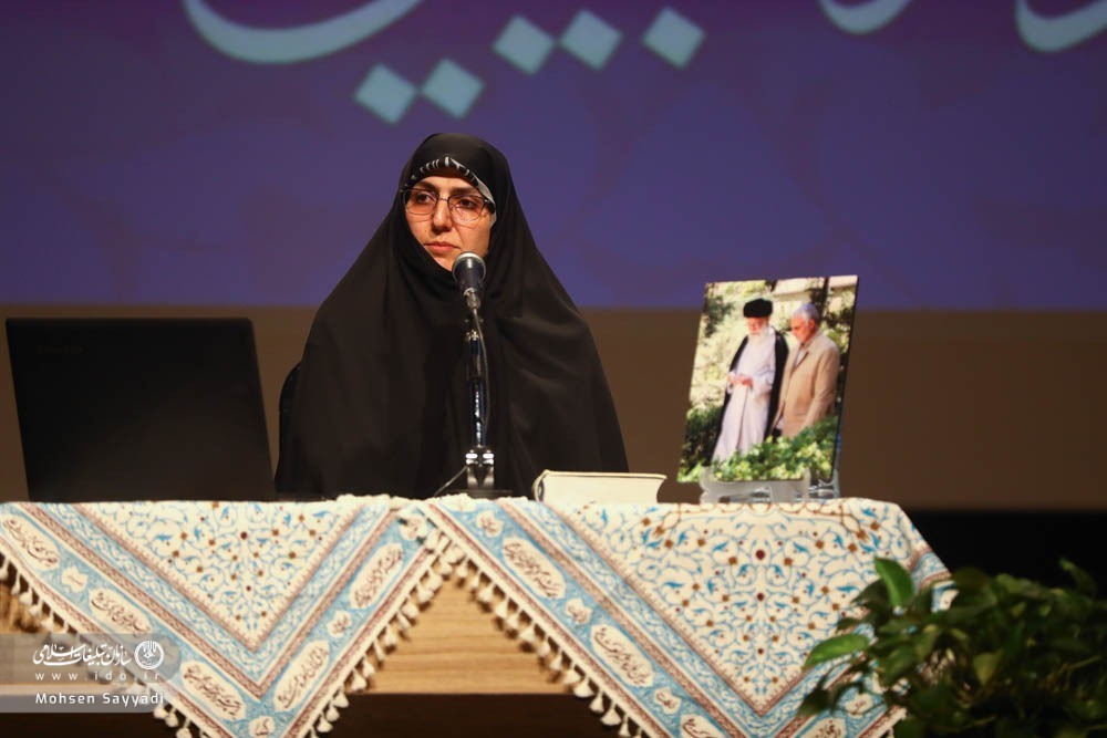 طرح «نهضت تبیین بانوان» نوعی رفتارسازی در جامعه و مسیری برای هویت بخشی بانوان است طرح «نهضت تبیین بانوان» نوعی رفتارسازی در جامعه و مسیری برای هویت بخشی بانوان است