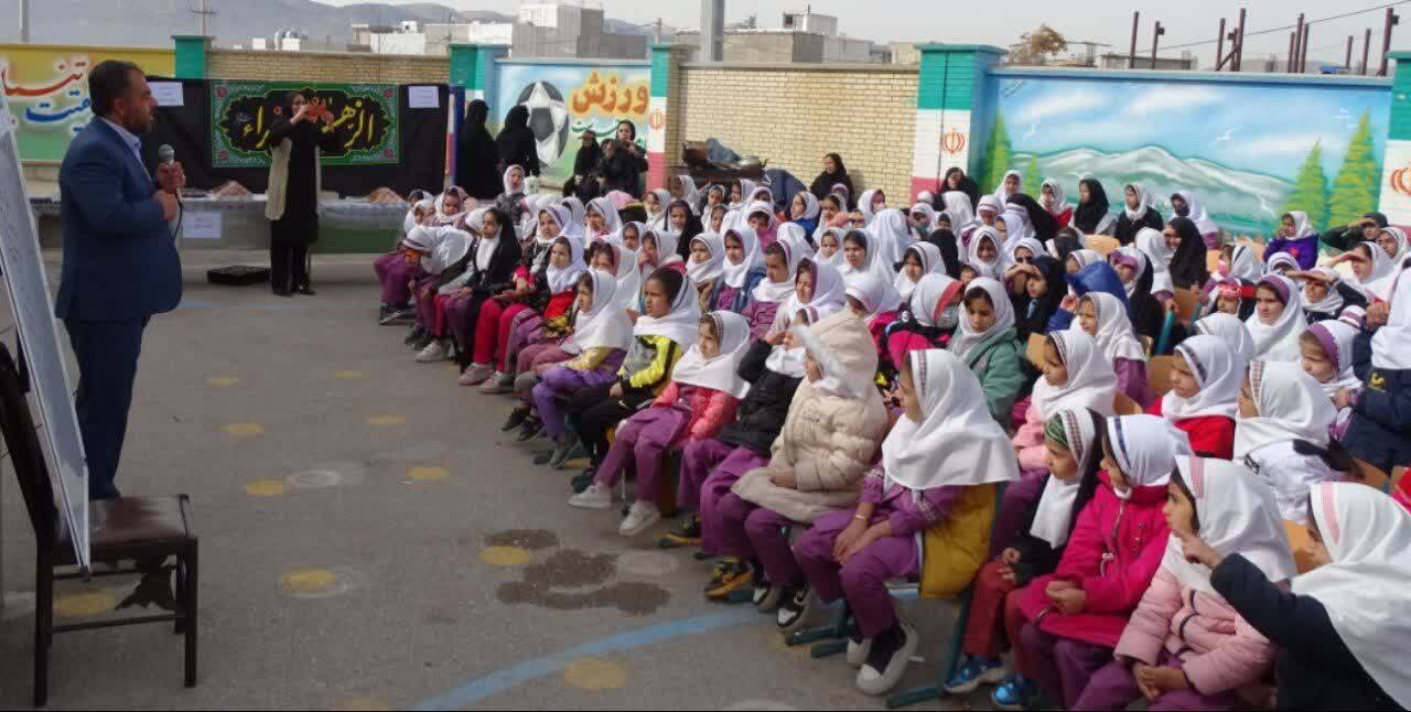 برگزاری محفل قرانی در دبستان وفاق سبز علوی برگزاری محفل قرانی در دبستان وفاق سبز علوی