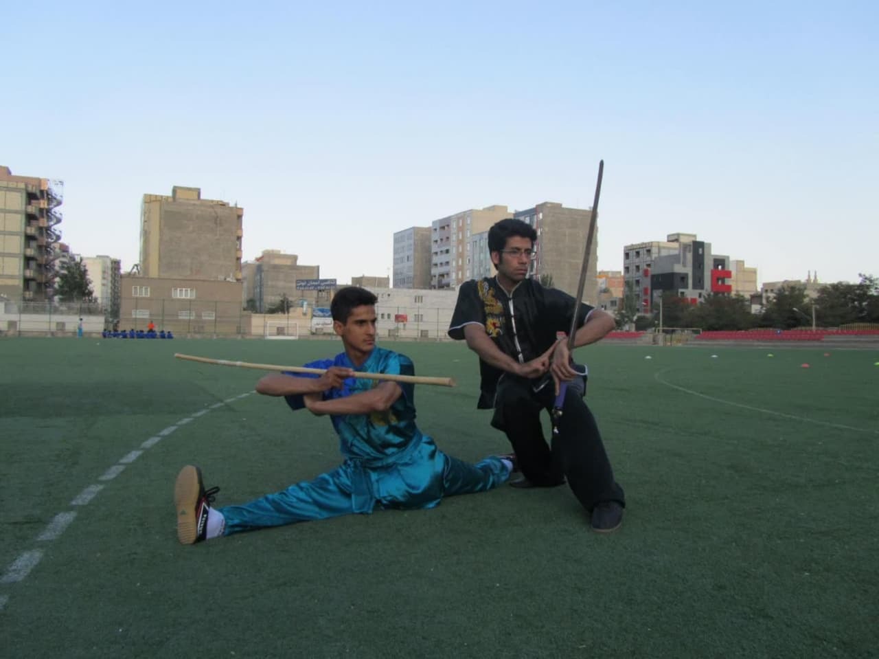 ووشوکاری که روحانی شد / رابطه گرم و صمیمی یک روحانی ووشوکار با جوانان ووشوکاری که روحانی شد / رابطه گرم و صمیمی یک روحانی ووشوکار با جوانان