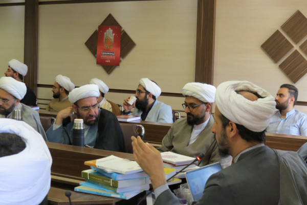 برگزاری نخستین دوره تدبر در قرآن کریم شهرستان کرمانشاه 1405