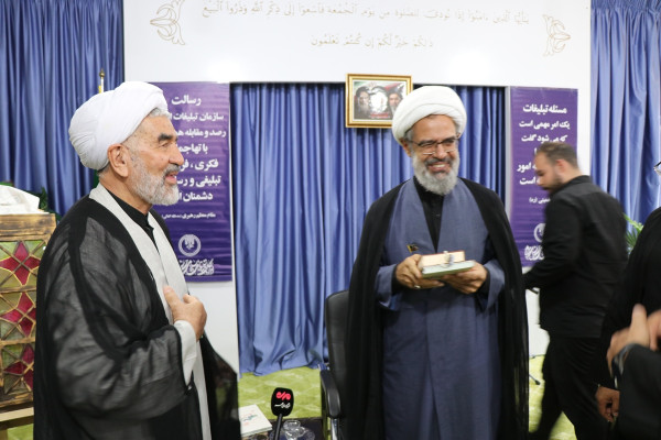 آیین رونمایی از مصحف زندگی با آیه ها