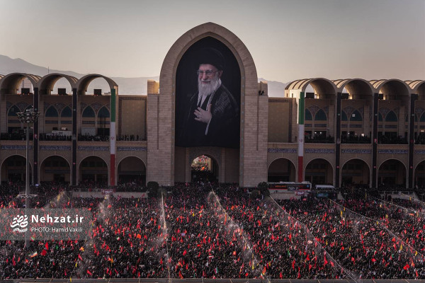 اقامه نماز بر پیکر رهبر شهید ایران